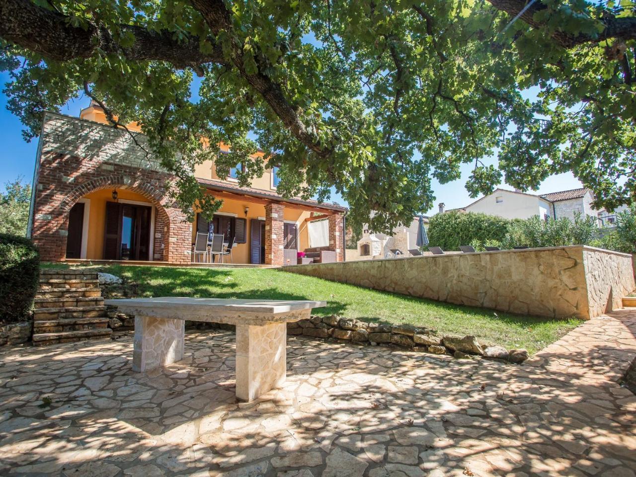 Villa Hrast Bacva Visnjan Exterior photo