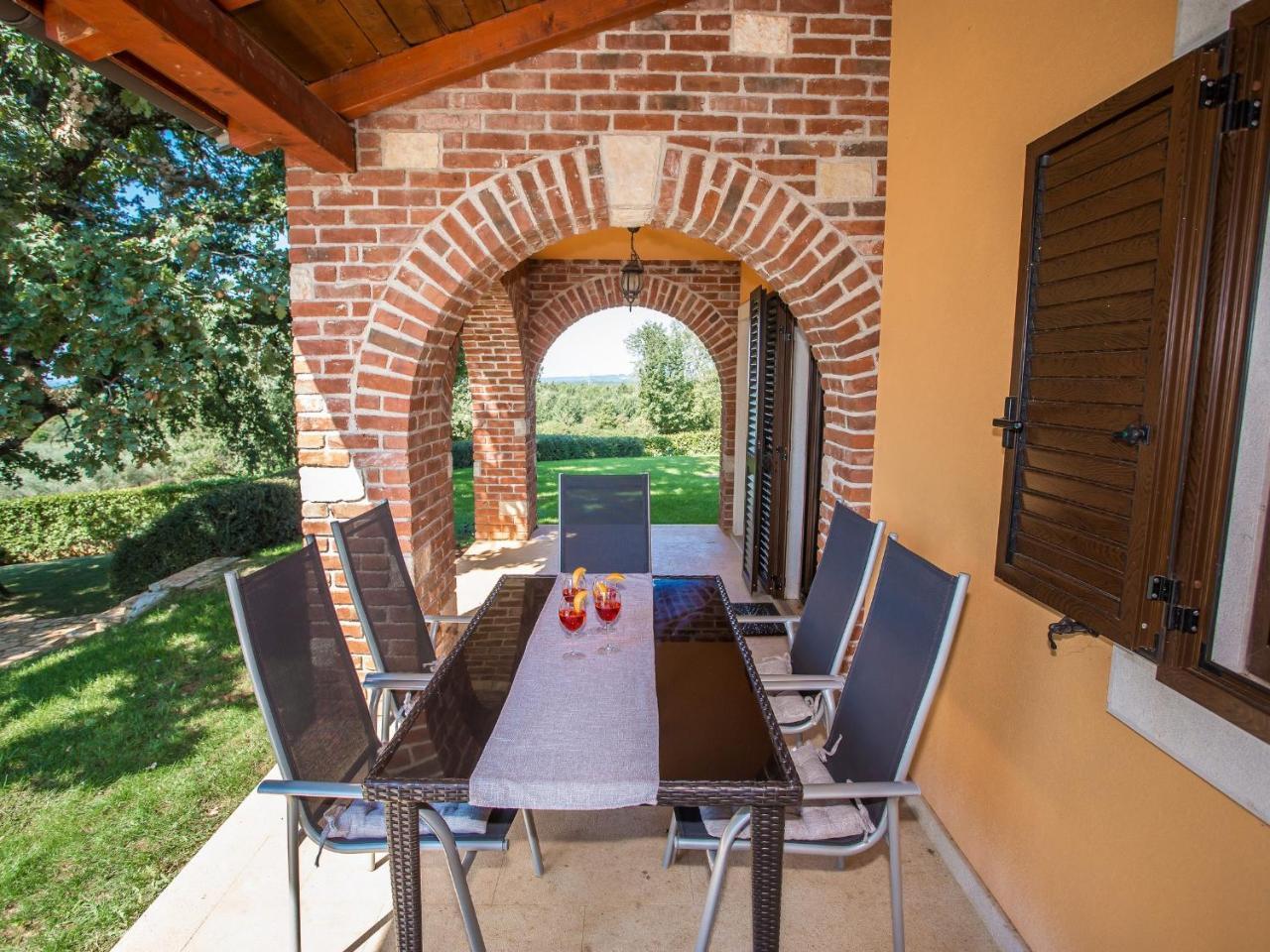 Villa Hrast Bacva Visnjan Exterior photo